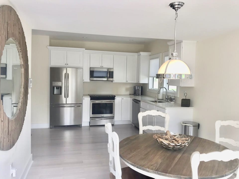 Fully Stocked Kitchen. Perfect for Family Living. 