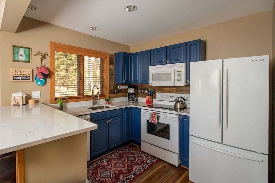 Fully stocked & updated kitchen including dishwasher