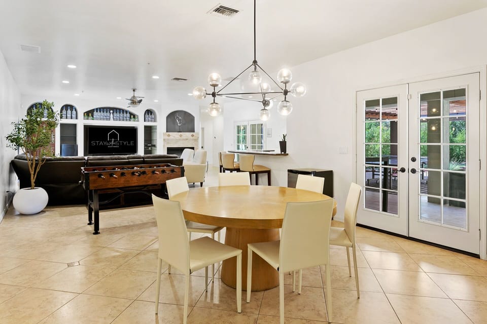 Additional dining and game area - lots of space for people to hang out
