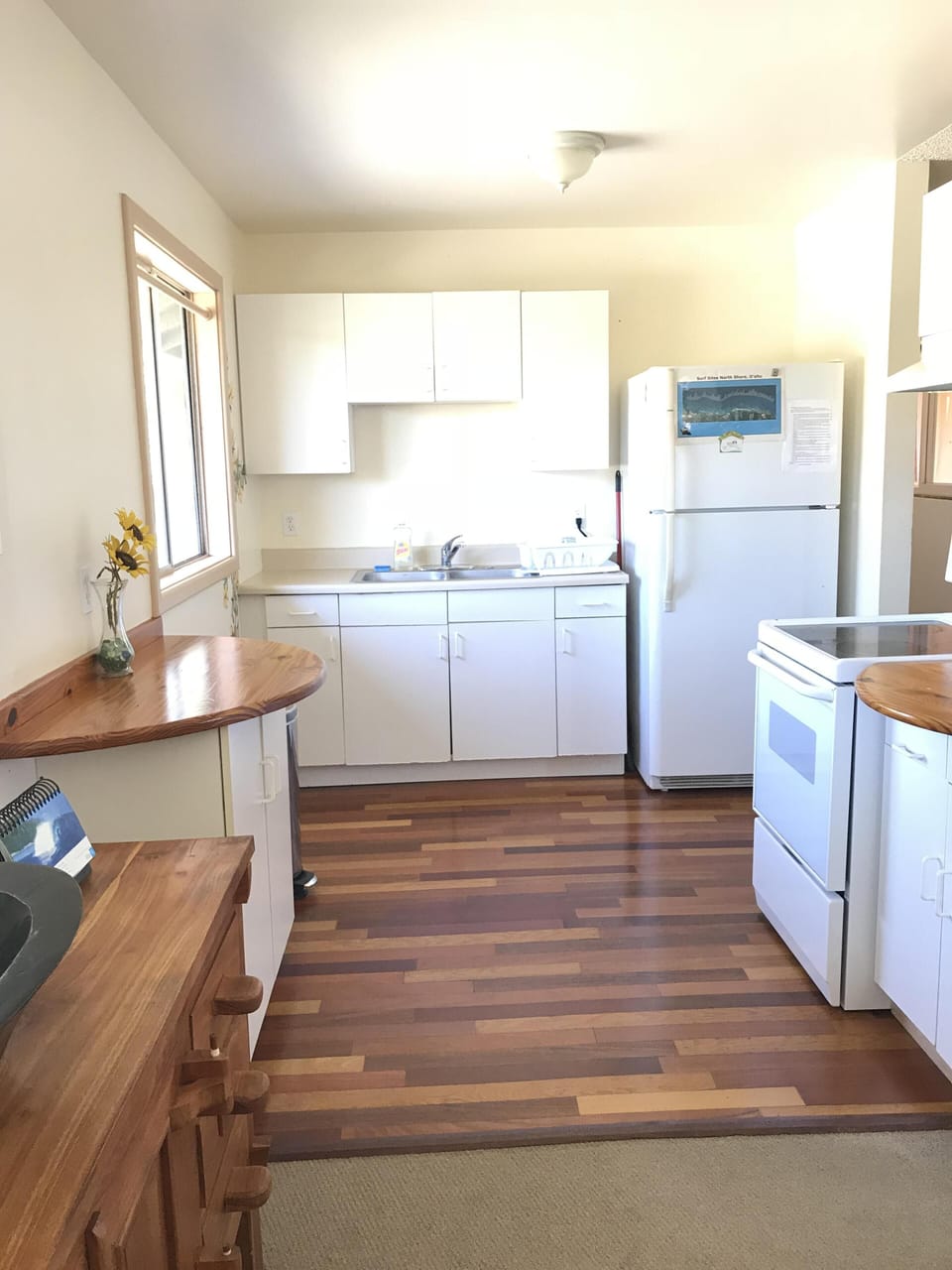Fully equipped kitchen with custom wood floors full size fridge & oven/stove 