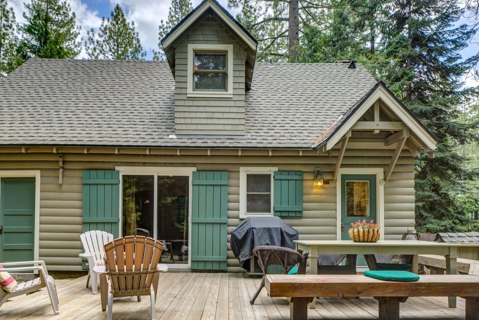 Sunlit back deck, fenced in and pet and kid friendly.  BBQ and dining spot too!