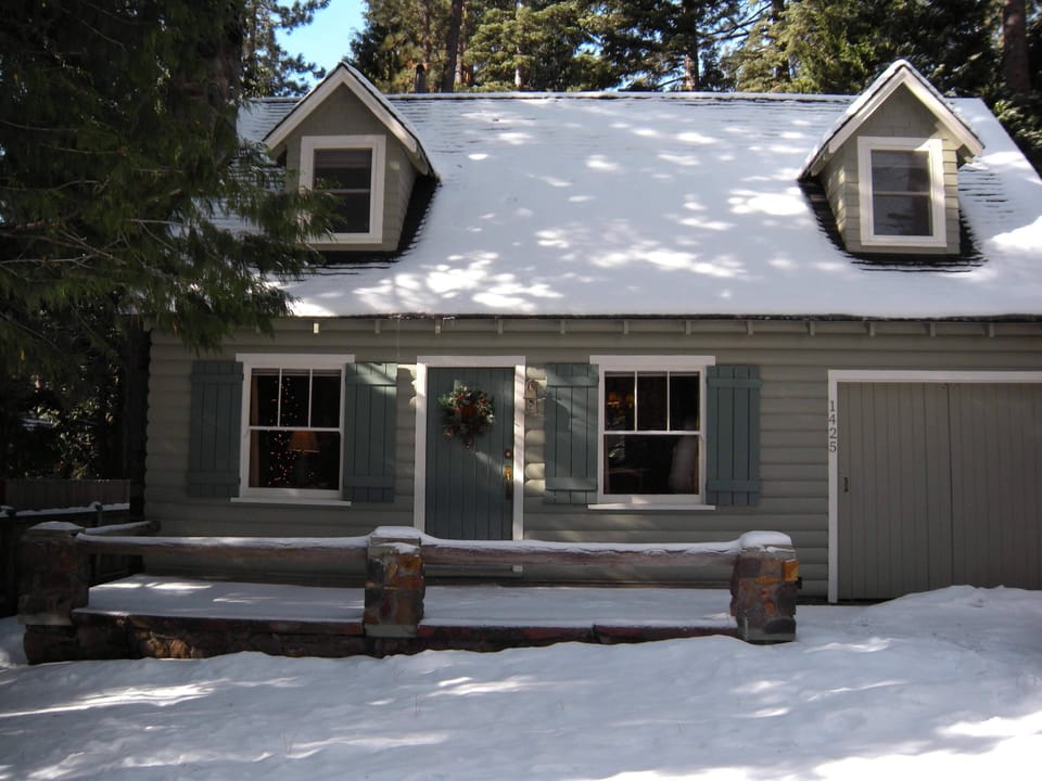 Winter wonderland.  Flat driveway, easy entrance.  (2019 winter has been big)