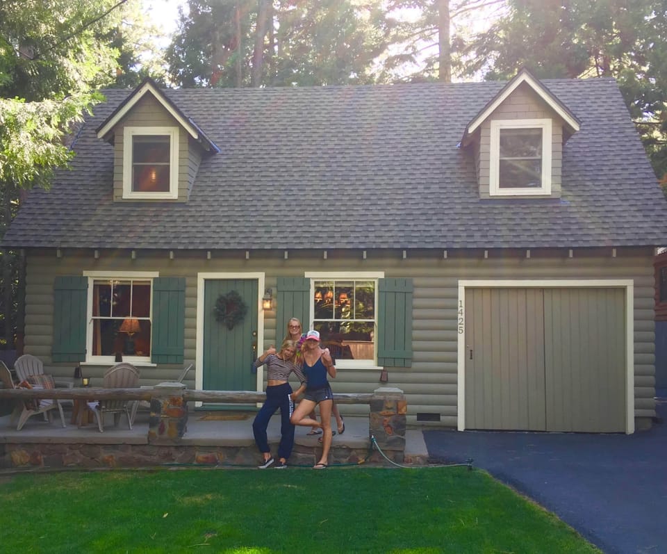 Coziness and charm attracted our family to this cottage by the lake