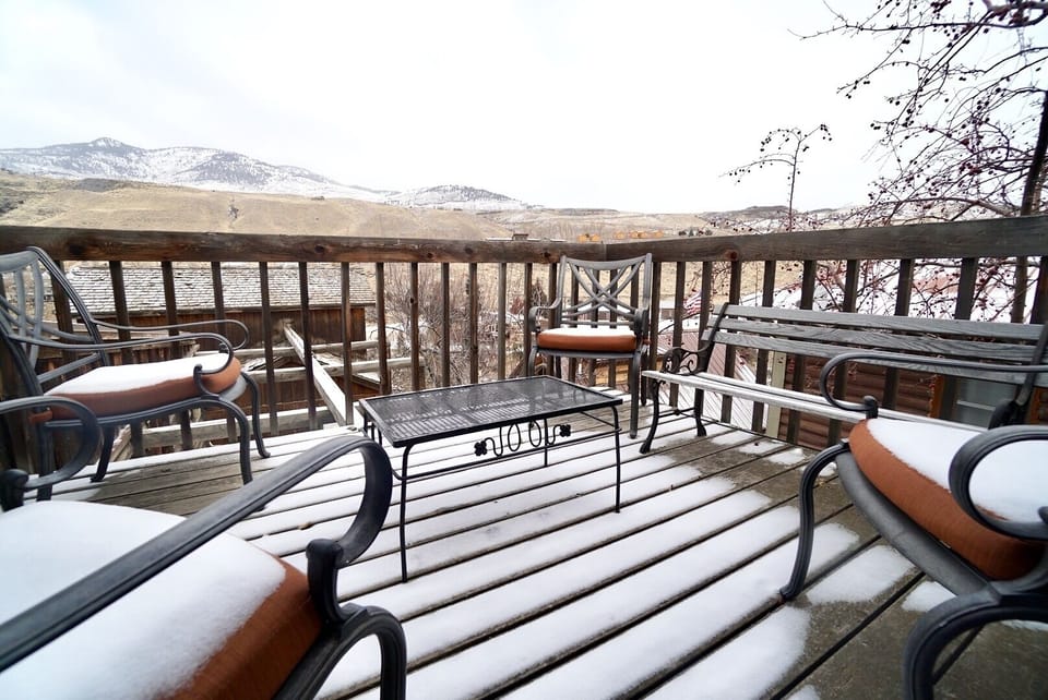 Even in the winter, the view is beautiful. Welcome!! Come enjoy Montana with us.