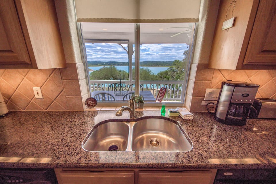 Beautiful kitchen counter tops. Not to mention the gorgeous view while you do the dishes!