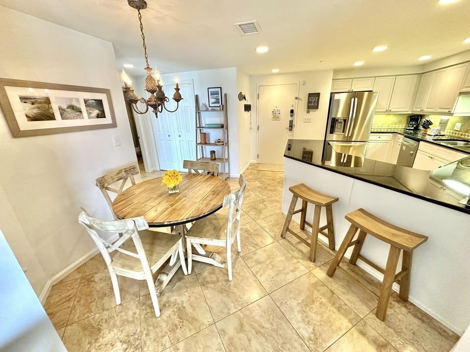 Dining area for 6
