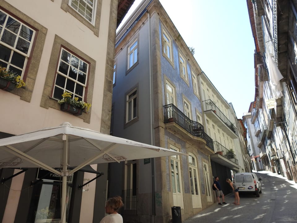 Rua de Tras 31 main entrance. 