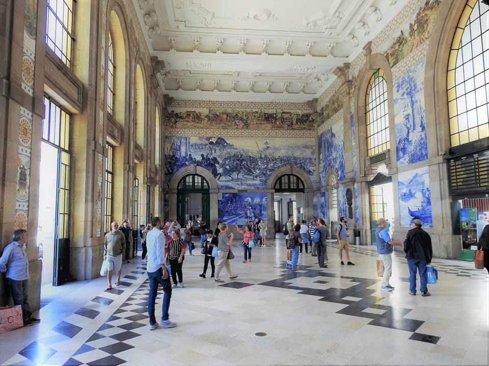 São Bento inside central train station.