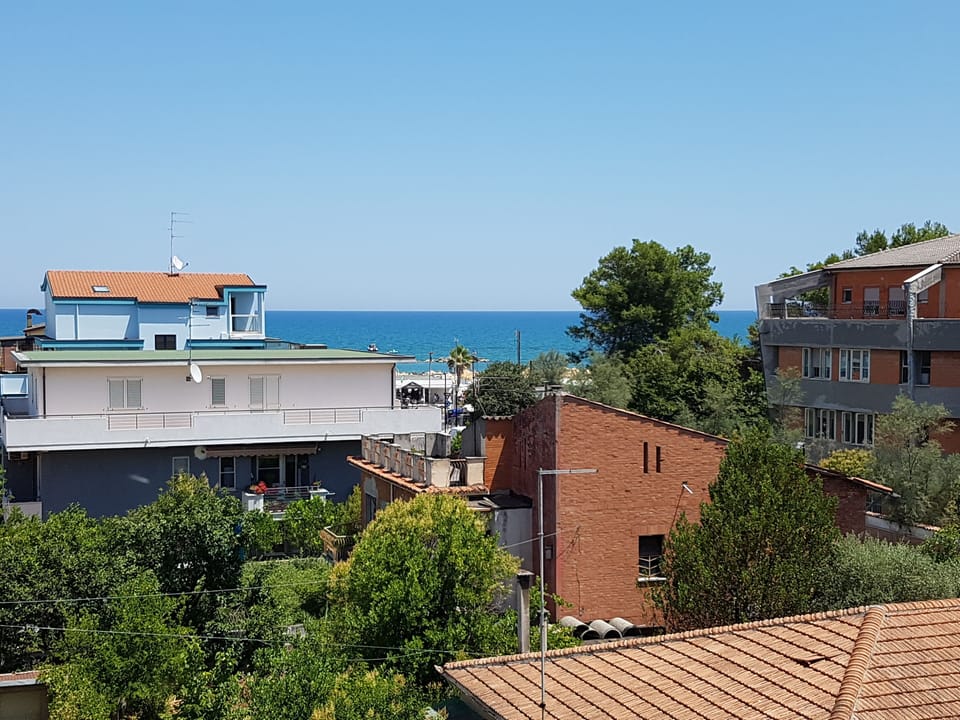 PALAZZO FRAC Apartment 50 meters from the sea with sea view terrace House in Montesilvano
