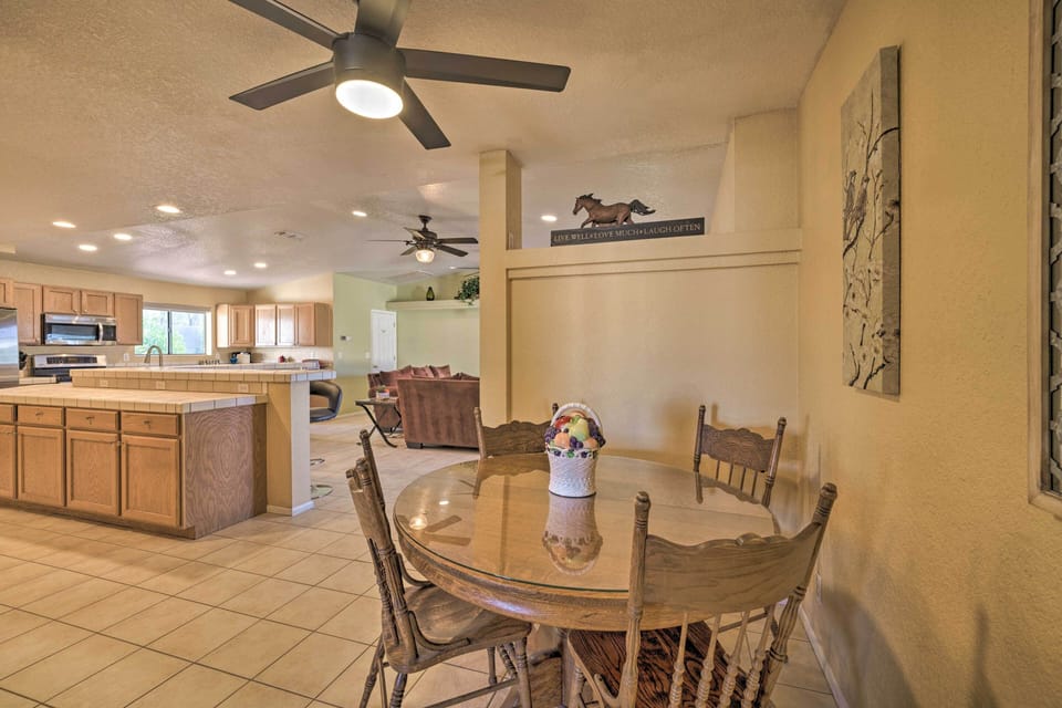 Dining Area | Dishes & Flatware Provided