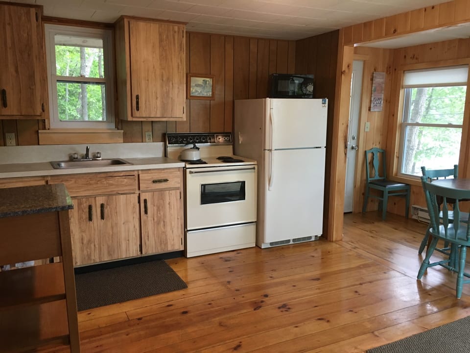 Fully equipped kitchen.