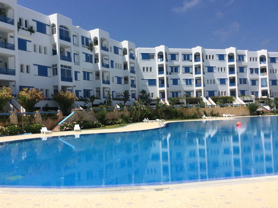 COMPLEX AND POOL 
