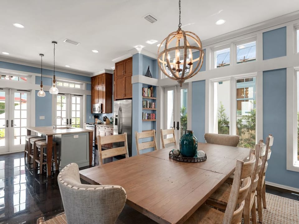 Spacious Dining Area