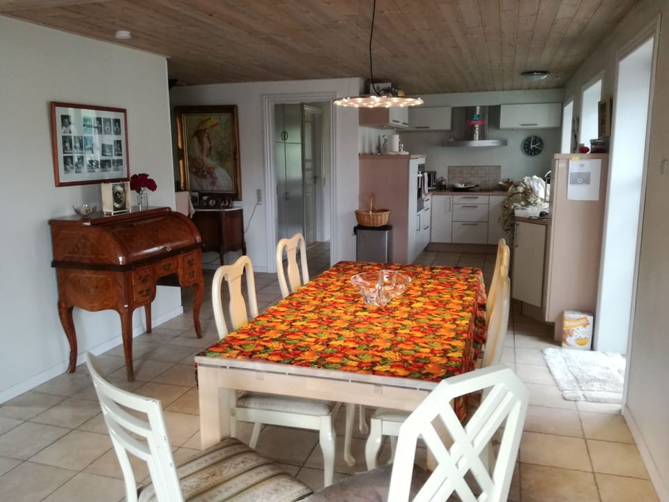 Breakfast Indoors