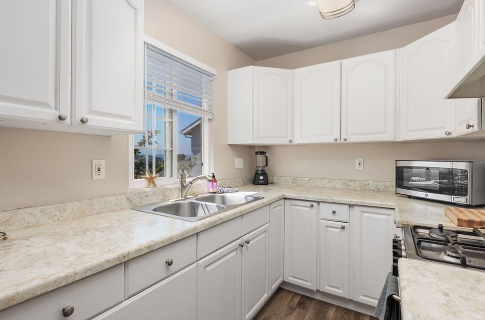 Full kitchen complete with new stainless appliances w gas stove.
