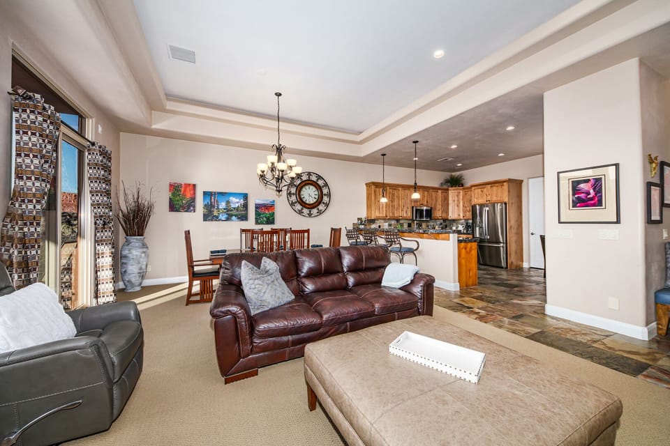 Great Room With Amazing Red Mountain View