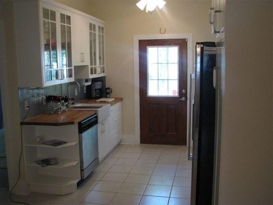Kitchen with all appliances