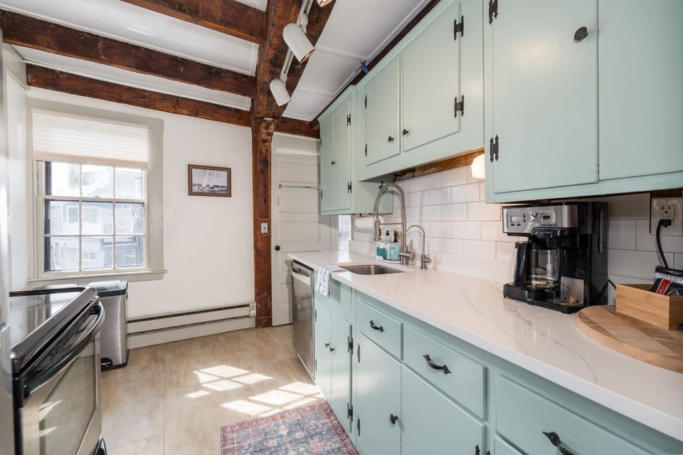 Kitchen with Oven