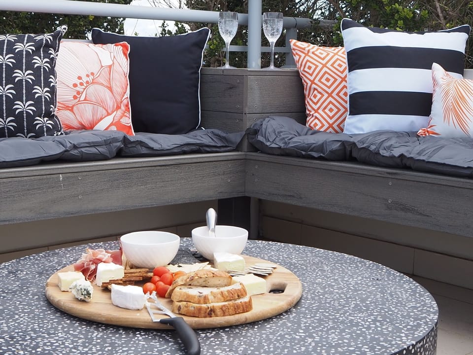 Enjoy food with friends on the rooftop