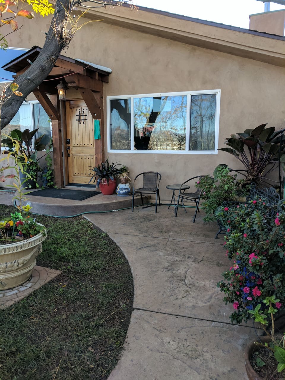 Inviting entrance to the home.  Sit relax and enjoy the city lights and OD air.