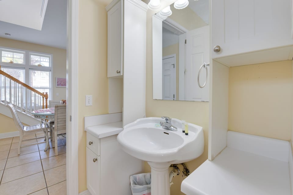 Bathroom | 1st Floor | Towels Provided