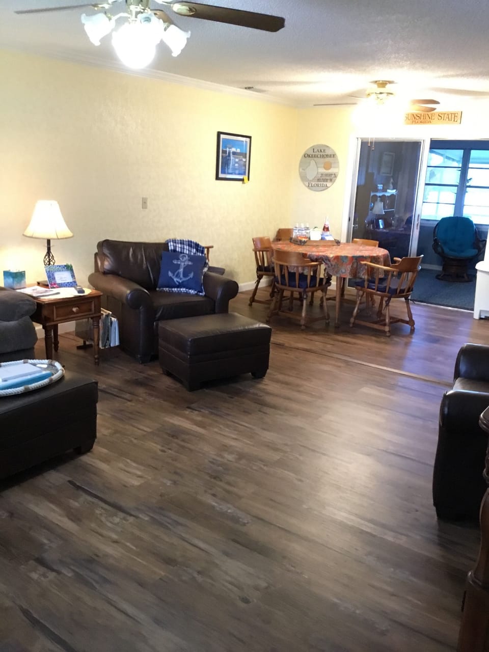 Living room dining room