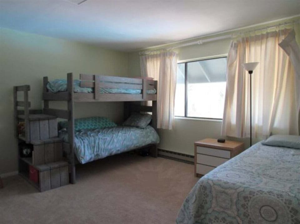 Queen Bed and Bunk in Second Bedroom Windsor Hill Vacation Condo