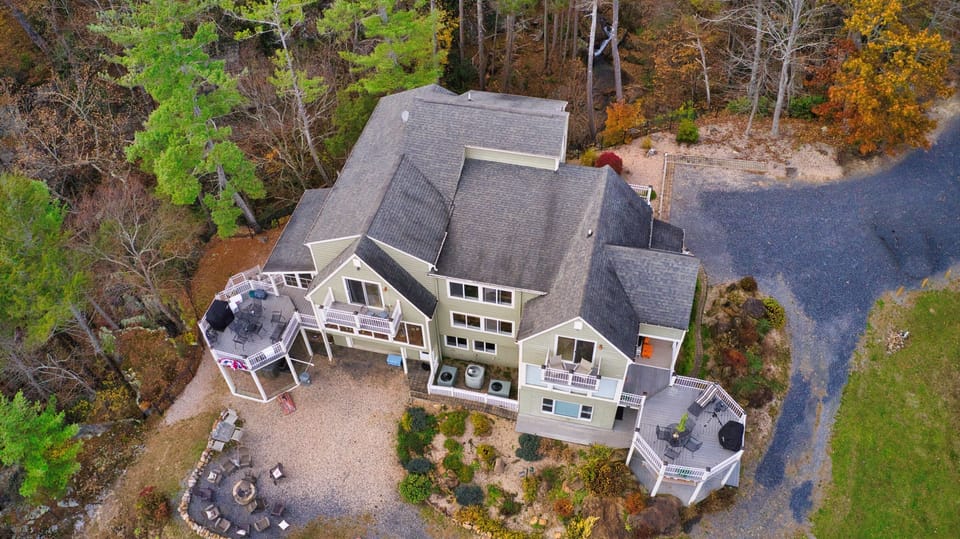 Eagle's View of Cliffside