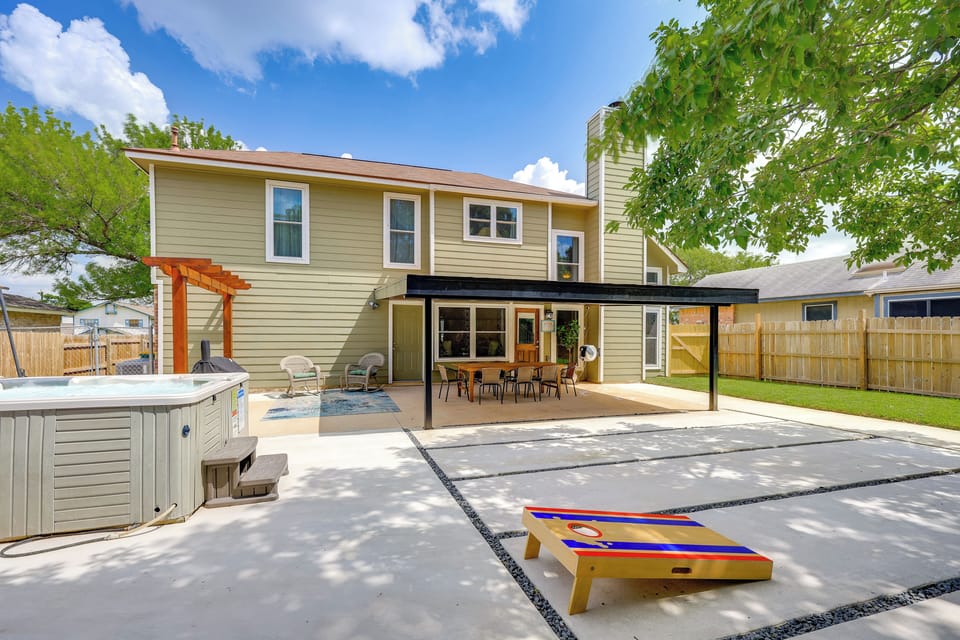 Live Oak Vacation Rental | 4BR | 2.5BA | 1,780 Sq Ft | Stairs Required