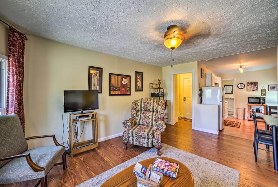 Living Room | Cable TV