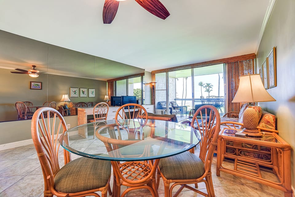 Dining Area | Dishware/Flatware Provided