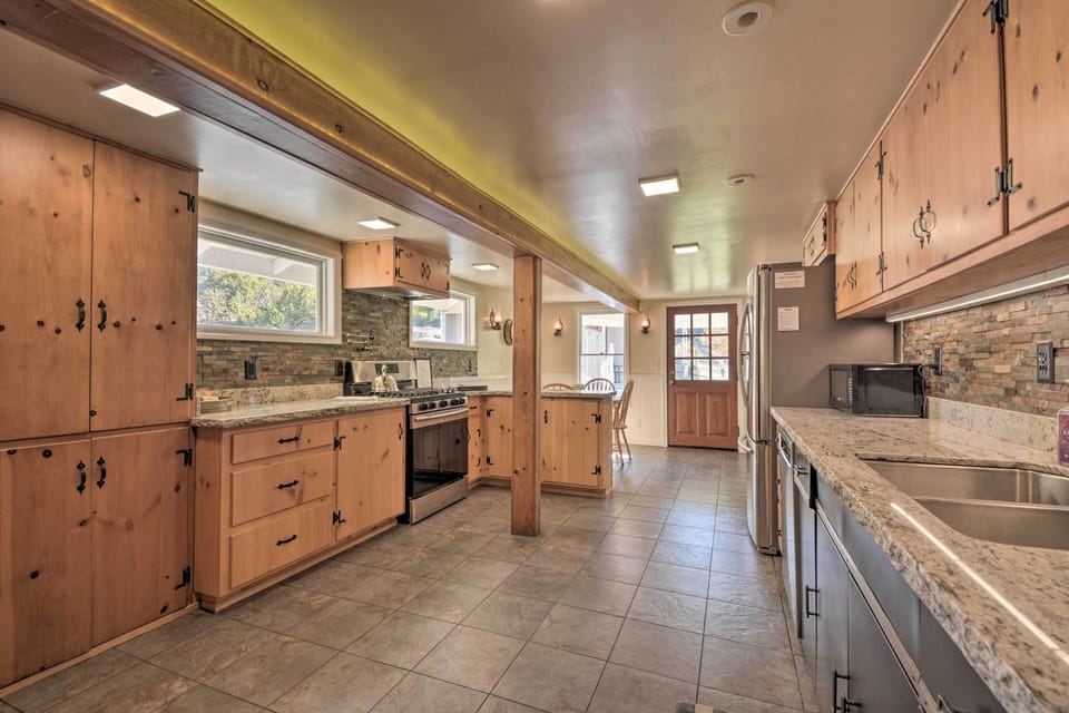 Kitchen | Toaster | Spices | Trash Bags & Paper Towels