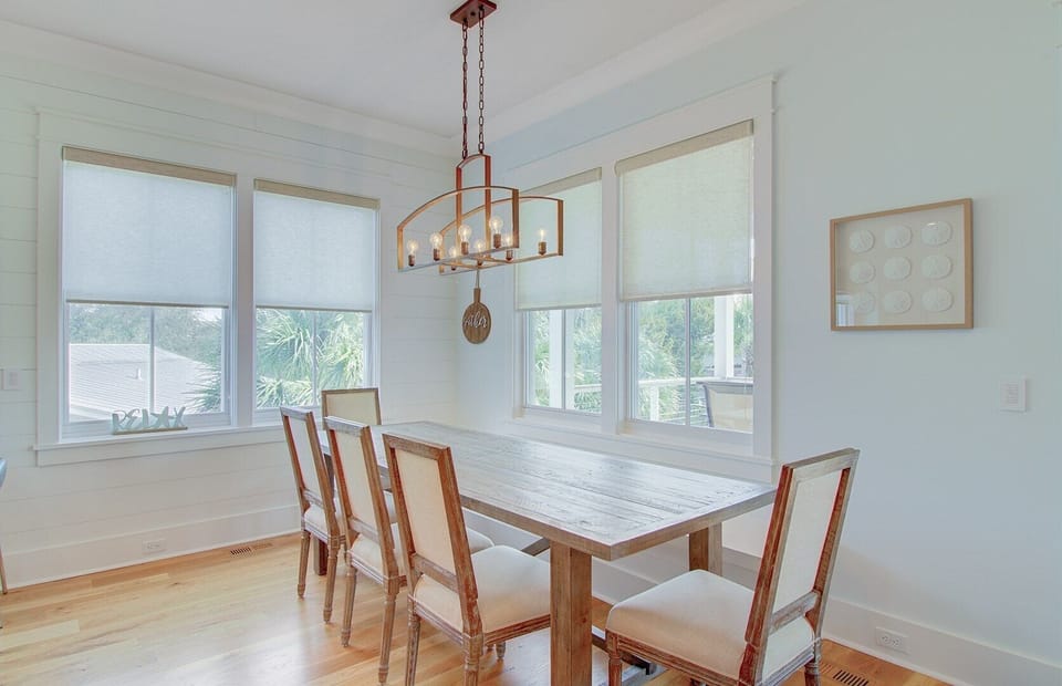 Room for Eight at Dining Table