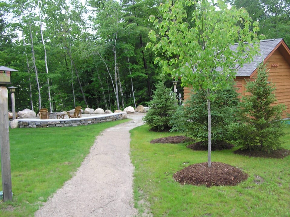 Walking Path To Year Round Outdoor Hot Tub, Fire Pit & Heated Showers/Bathrooms 