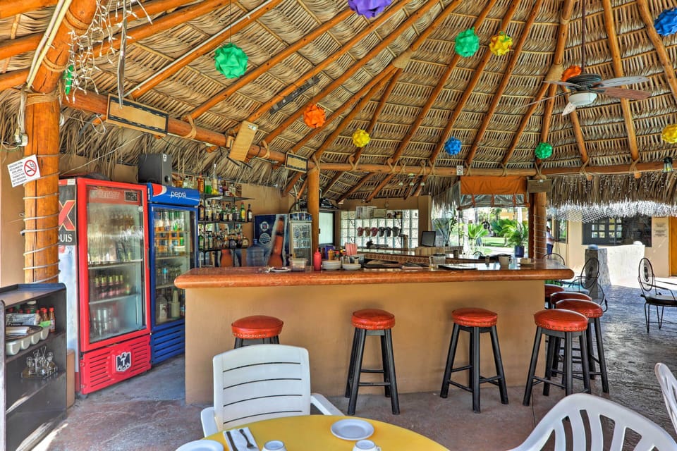 Community Amenities | Oasis Bar & Grill