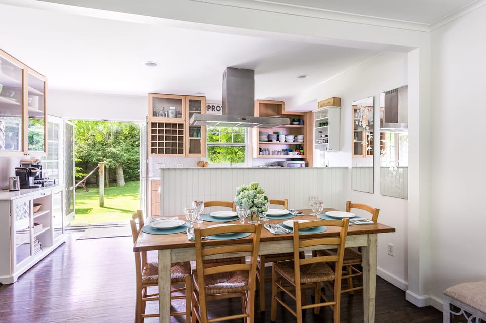Dining table seats 6-8, open kitchen