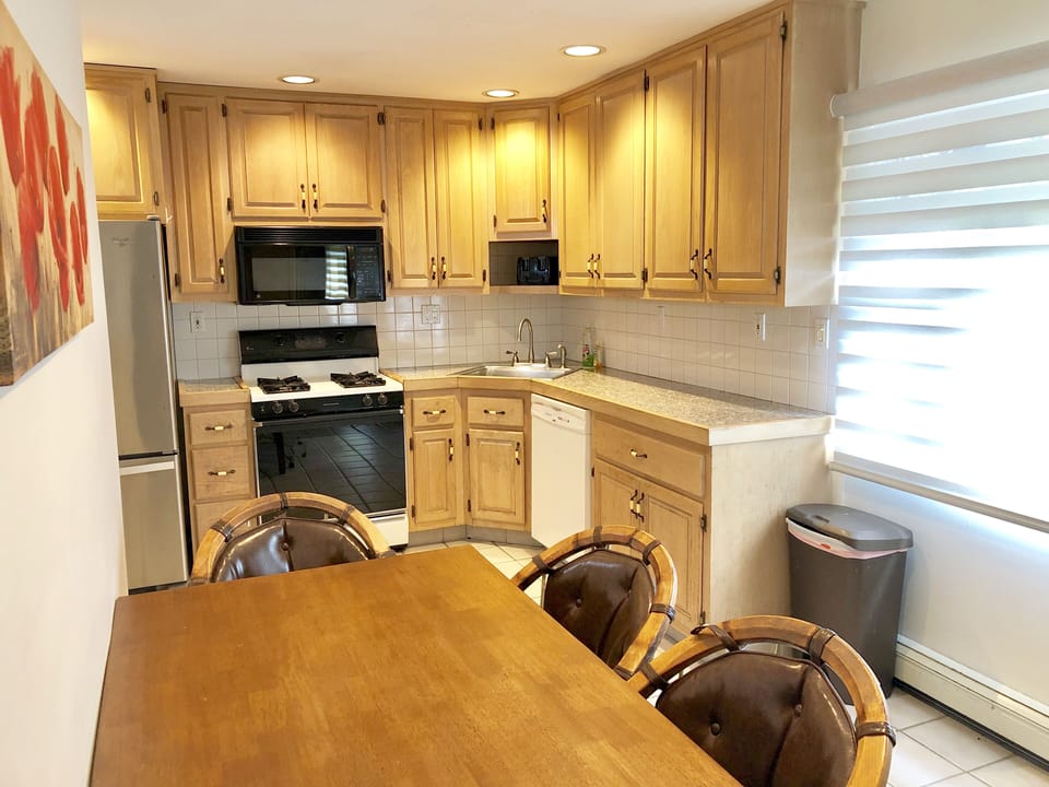 Full size kitchen with 4 burner stove and microwave 