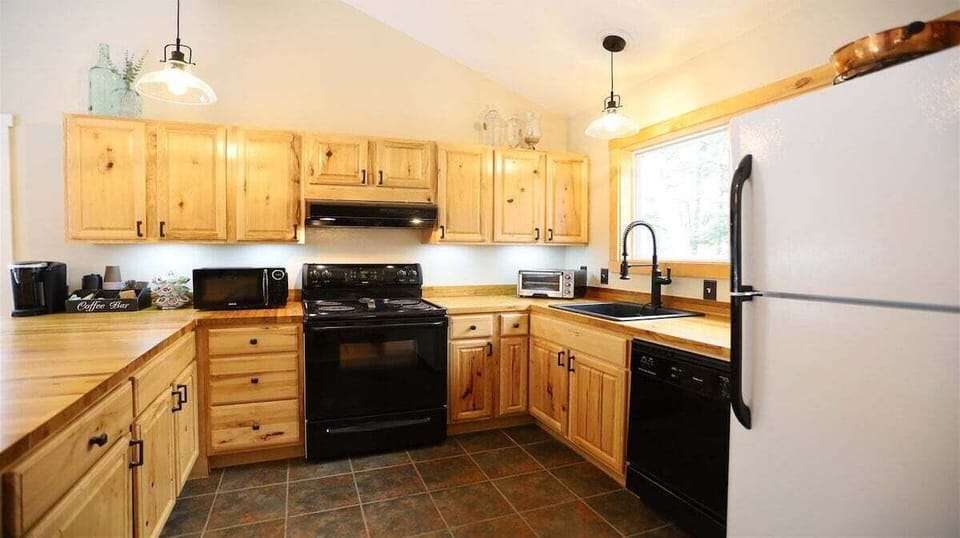Full Kitchen in Pet Friendly Waterville Estates Home