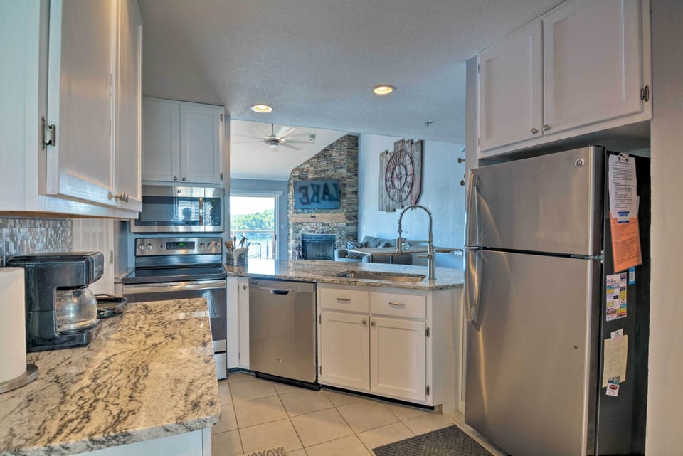 Fully Equipped Kitchen | Granite Counters