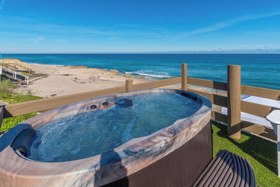 Outdoor spa tub