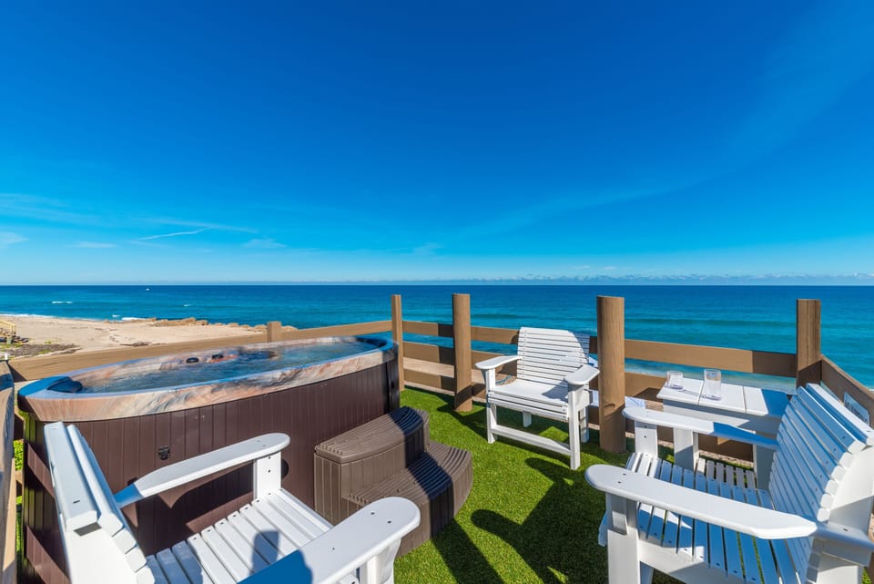 Oceanfront observation deck and hot tub