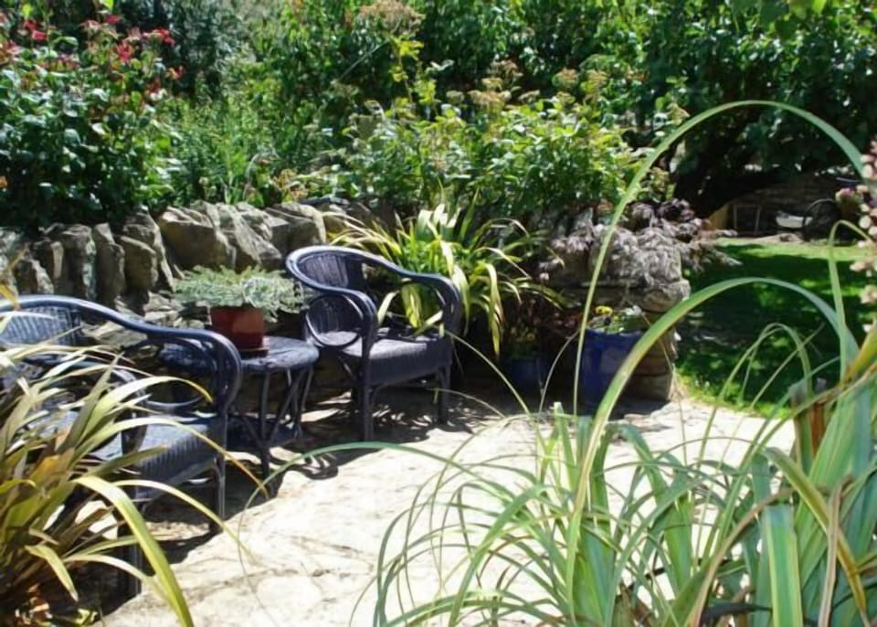 Tinkers Cottage Courtyard