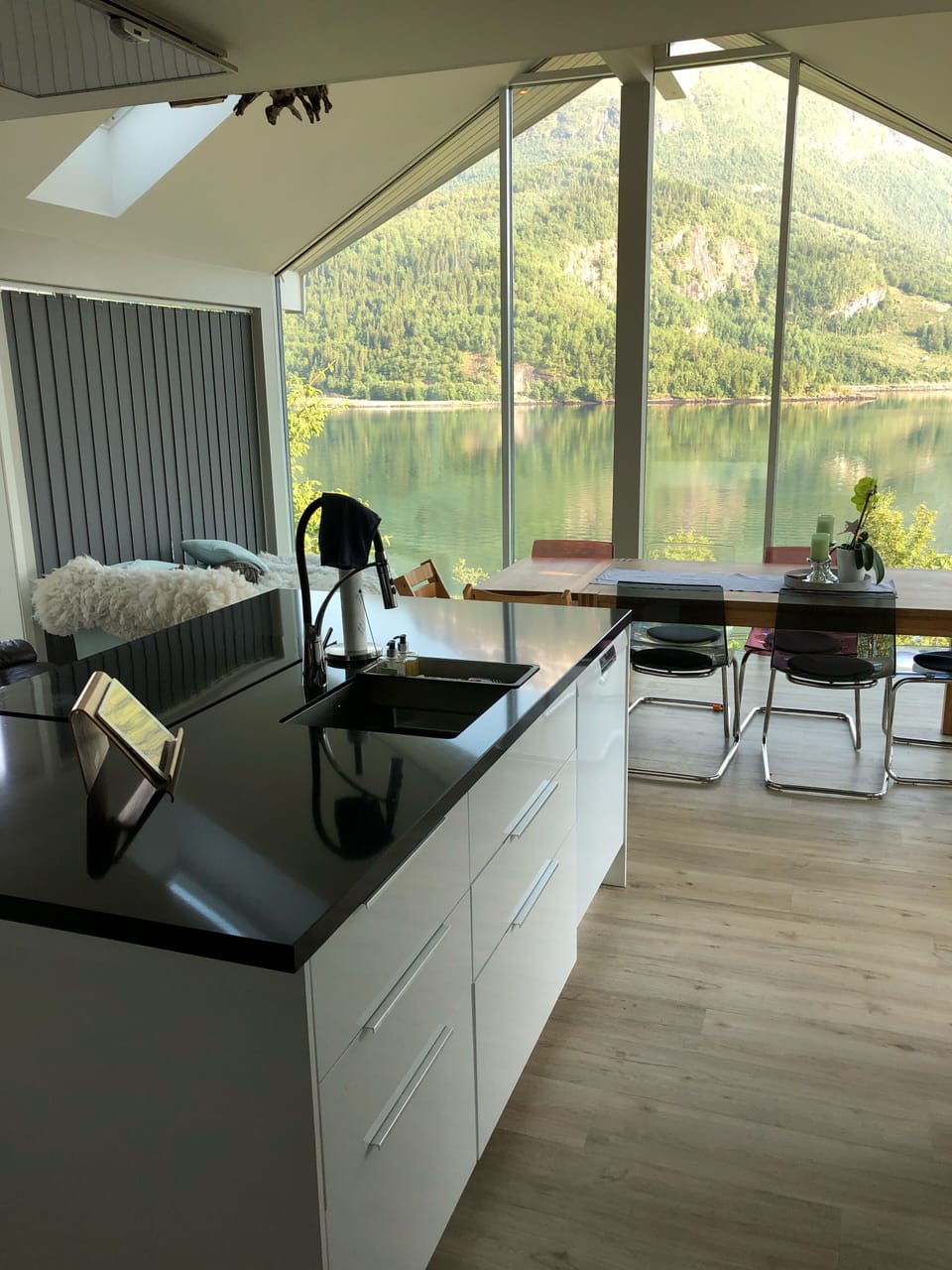 Dishwasher and trashstorage (sorting) in the «kitchen island».
