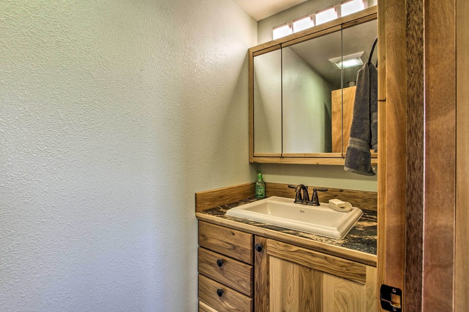Full Bathroom | Toiltries Provided