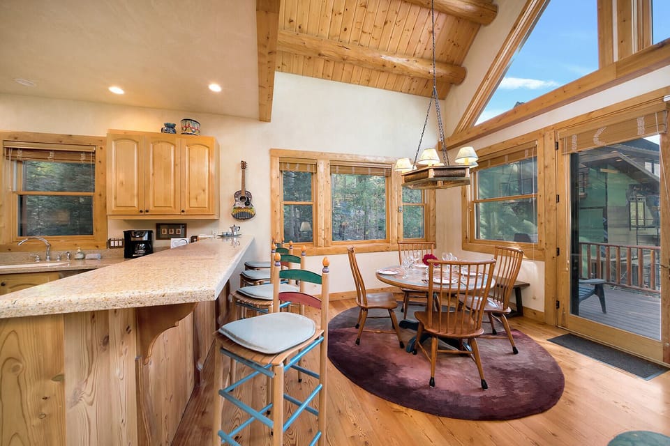 Breakfast Bar and Dining Room Mountain View Estates 2 - Vivid Va - Comfortably seat 6 guests at the table and an additional 4 bar stools at the breakfast bar. Mountain View Estates 2 - Vivid Vacation Rentals