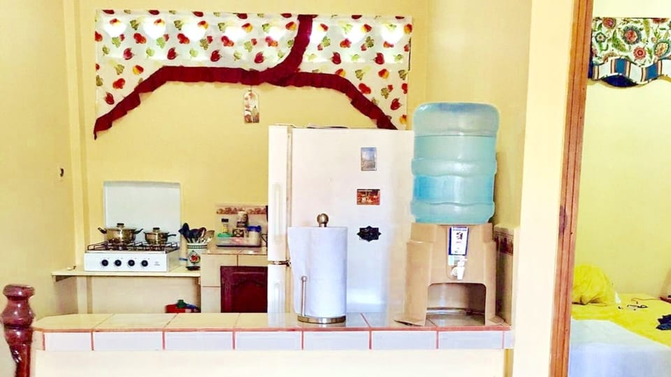 Fully equipped kitchen.