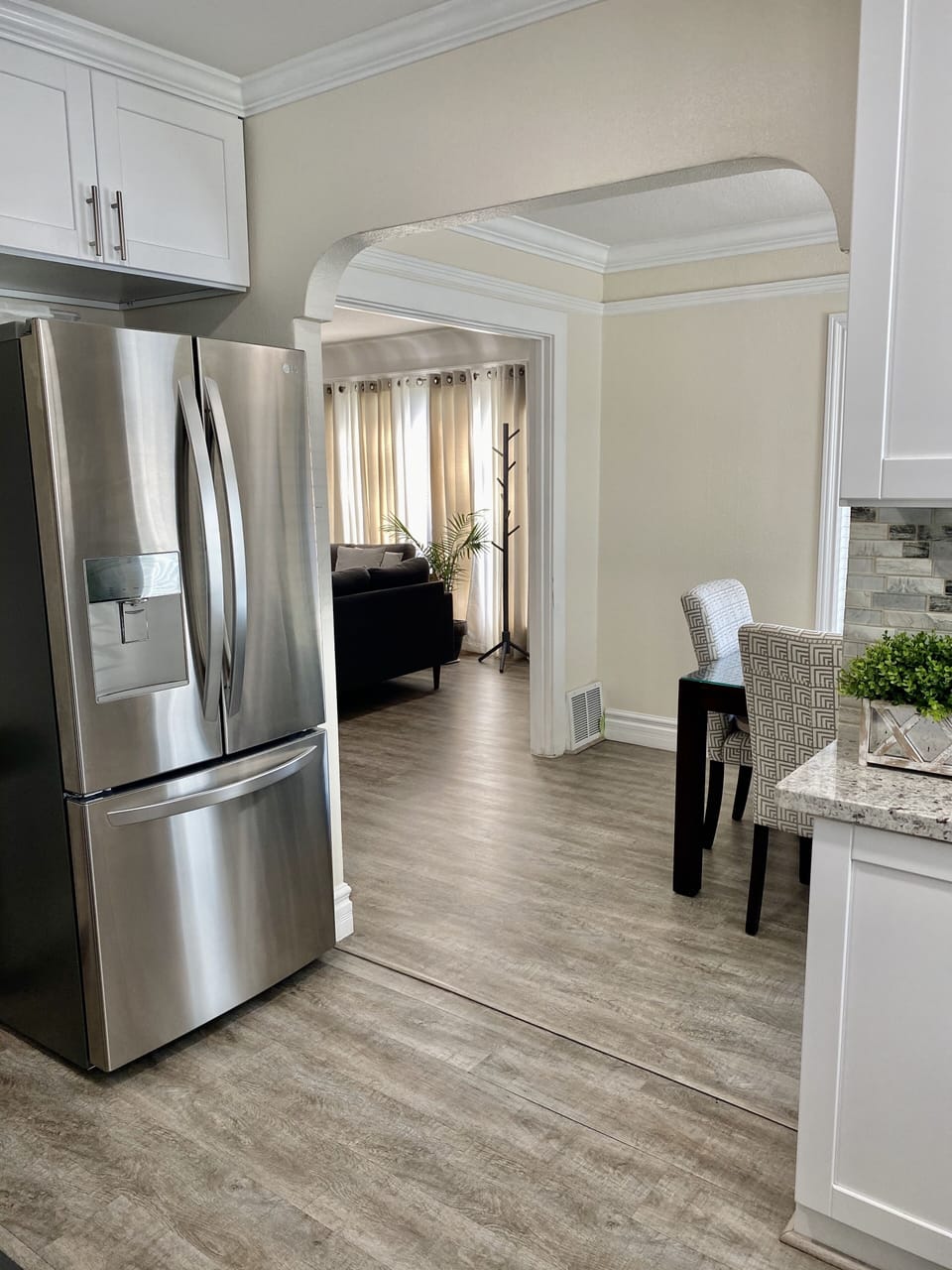Double door refrigerator 