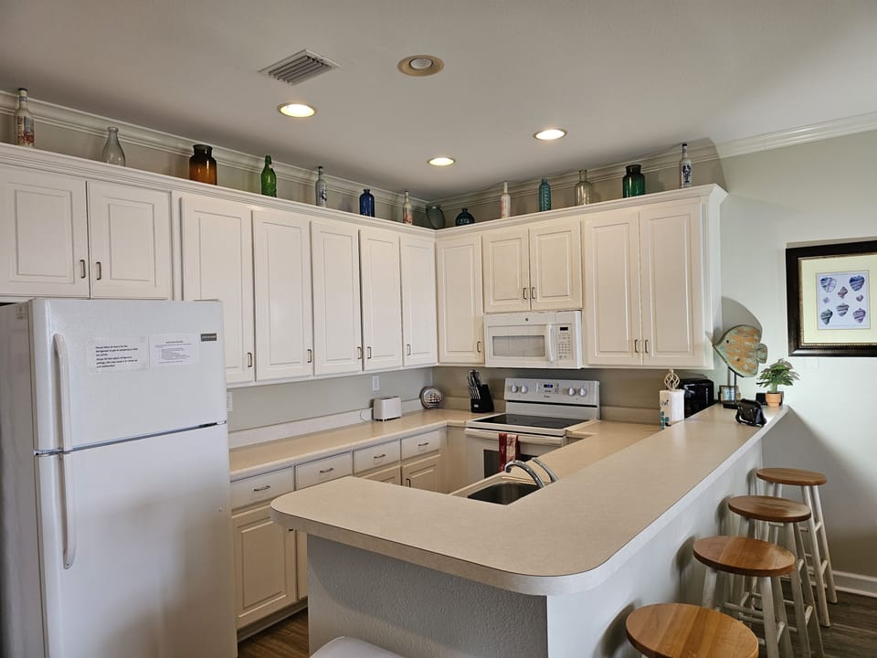 Kitchen - Fully equipped Kitchen