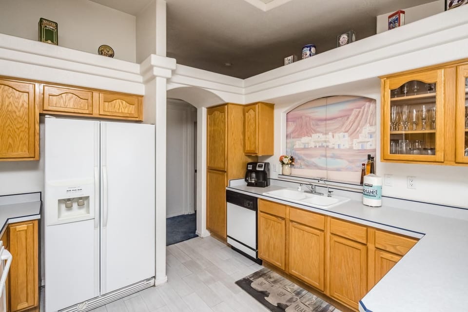 dishwasher, large kitchen counter, breakfast bar.