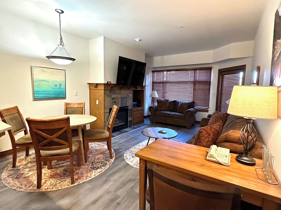 Luxurious living room/dining with gas burning fireplace